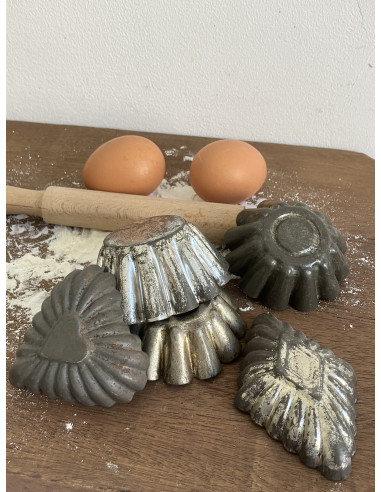 Moules et rouleau à pâtisserie miniatures