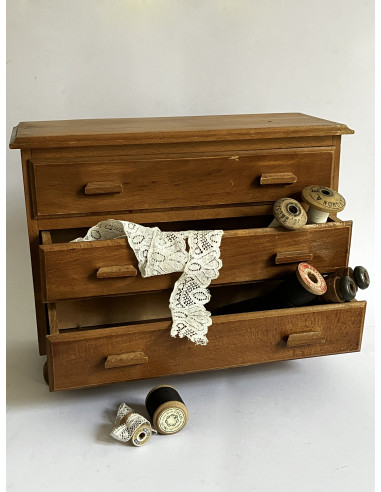 Petite commode, jouet ou rangement