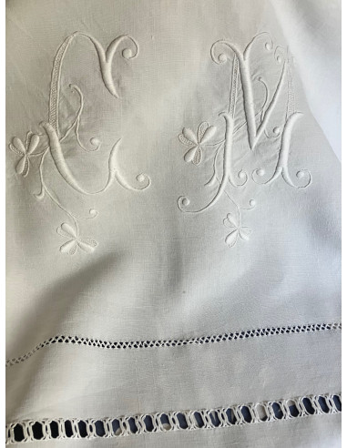 Drap en fil avec monogramme CM - Modèle 1