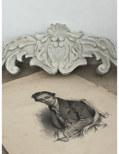Fronton ancien en bois sculpté