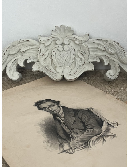 Fronton ancien en bois sculpté