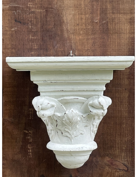 Socle mural en bois sculpté
