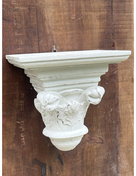 Socle mural en bois sculpté