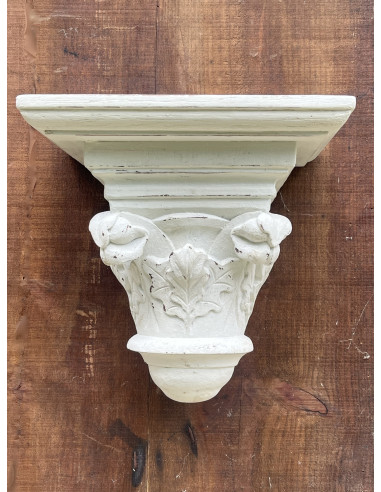 Socle mural en bois sculpté