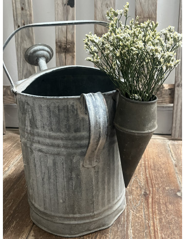 Ancien coffin en zinc