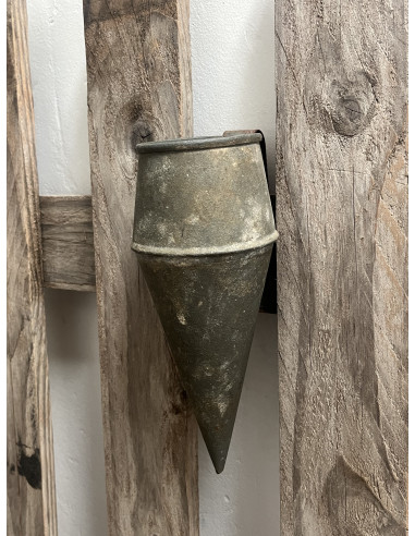 Ancien coffin en zinc