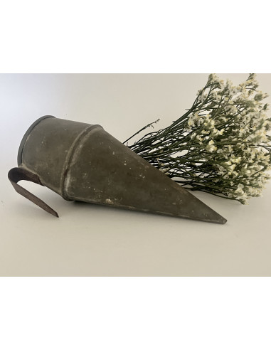 Ancien coffin en zinc