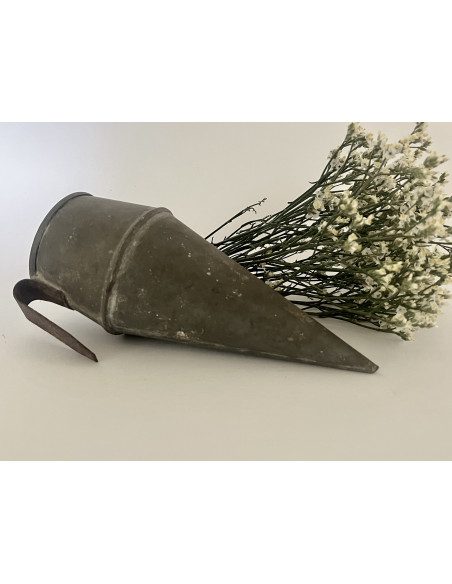 Ancien coffin en zinc