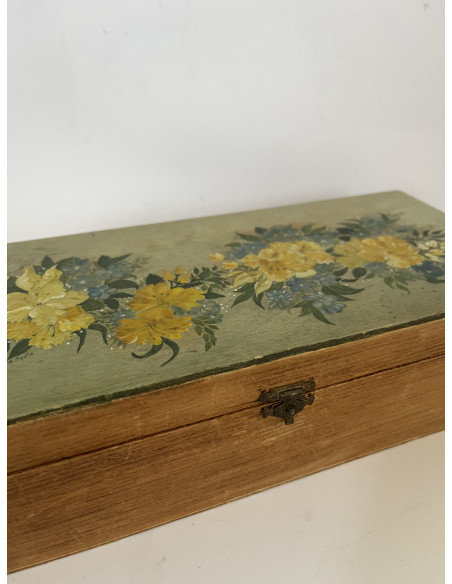 Boîte en bois, décor floral