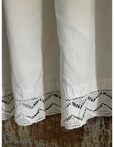 Petit rideau, coton et dentelle