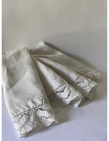 Petit rideau, coton et dentelle