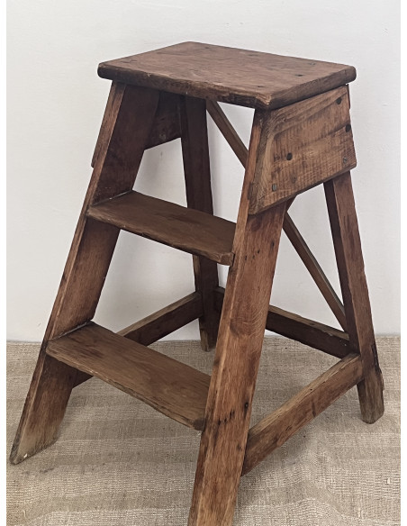 Ancien marchepied en bois