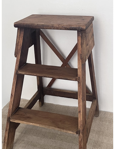 Ancien marchepied en bois – Art populaire