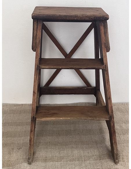 Ancien marchepied en bois – Art populaire