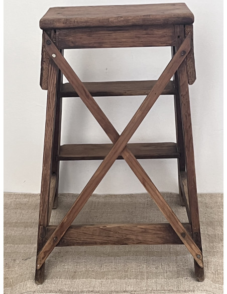 Ancien marchepied en bois – Art populaire