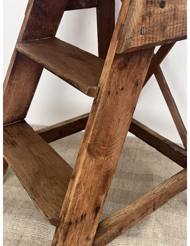 Ancien marchepied en bois – Art populaire