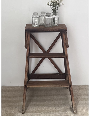 Ancien marchepied en bois – Art populaire