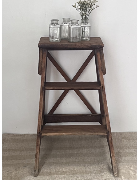 Ancien marchepied en bois – Art populaire