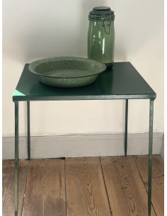 Petite table métallique