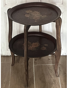 Deux anciens plateaux sur support, console