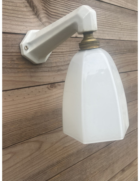 Applique murale art-déco en céramique et opaline