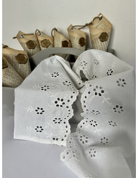 Dentelle - Broderie anglaise