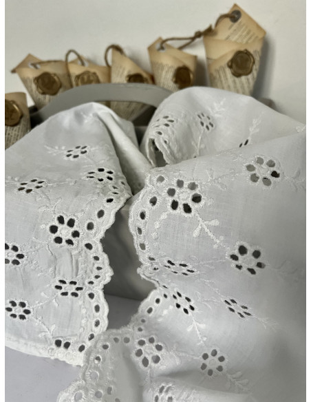 Dentelle - Broderie anglaise
