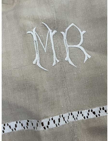 Drap en lin brodé avec monogramme MR