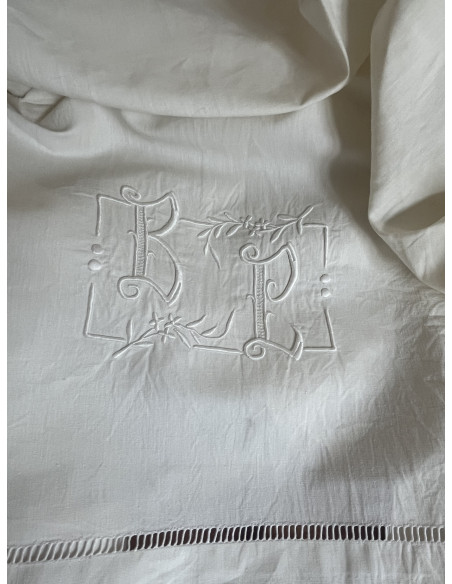 Drap ancien monogrammé BL - Toile métis "Fleur bleue"