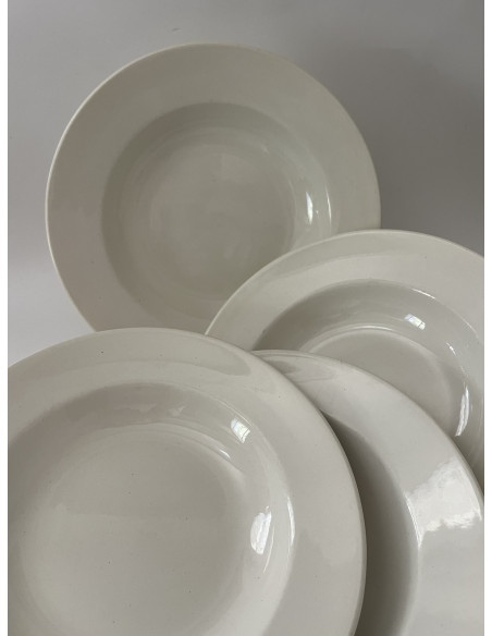 4 assiettes creuses - Faïence blanche ancienne