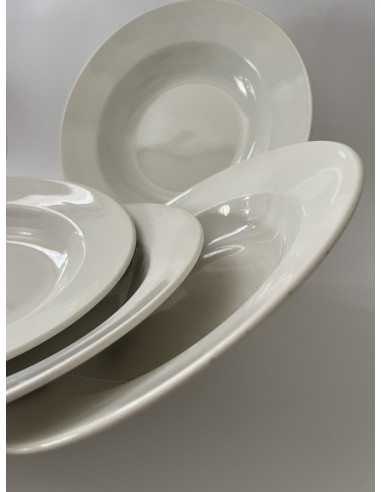 4 assiettes creuses - Faïence blanche ancienne