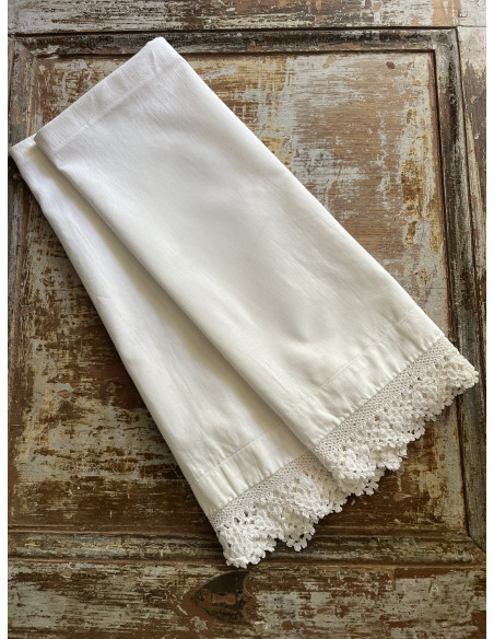 Petit rideau, coton et dentelle