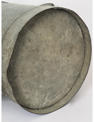 Arrosoir en zinc, accessoire du jardinier
