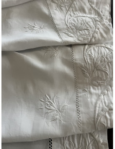 Linge ancien pour servir de rideau, de cache-sommier