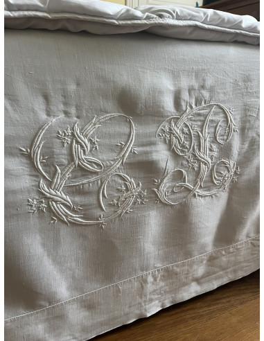 Monogramme CL, linge ancien pour servir de cache-sommier
