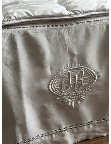 Monogramme JB, linge ancien pour servir de cache-sommier