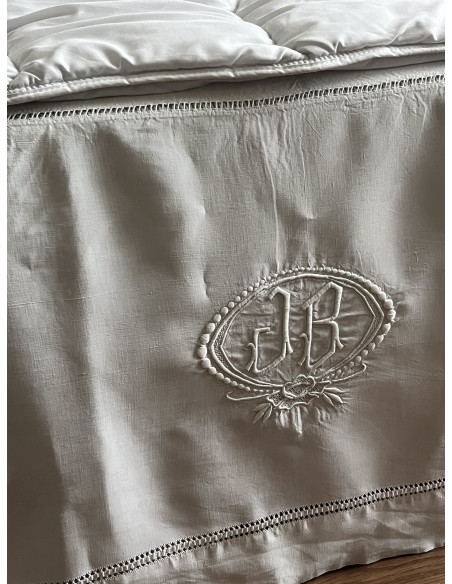 Monogramme JB, linge ancien pour servir de cache-sommier